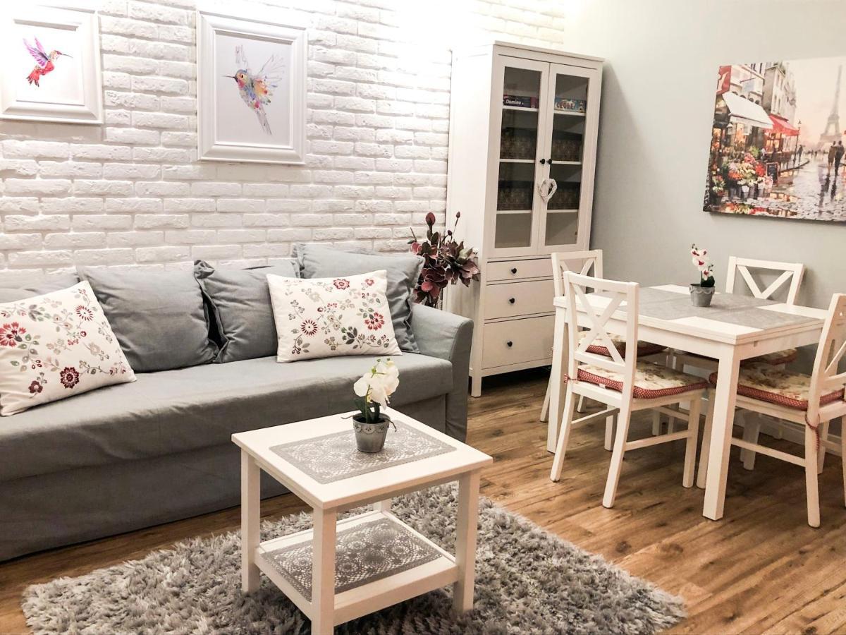 Apartament Luscinia Z 2 Sypialniami Krasków Exterior foto