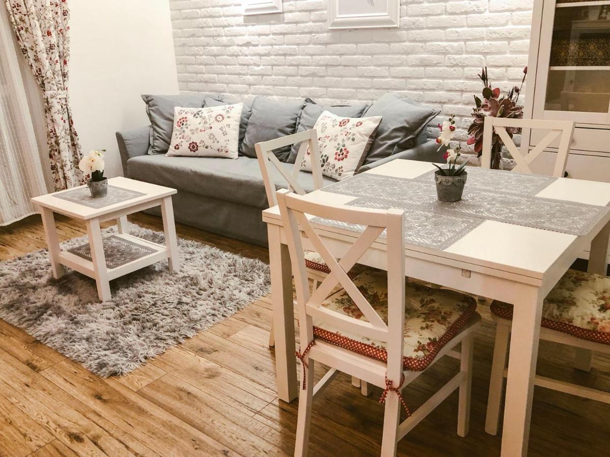 Apartament Luscinia Z 2 Sypialniami Krasków Exterior foto