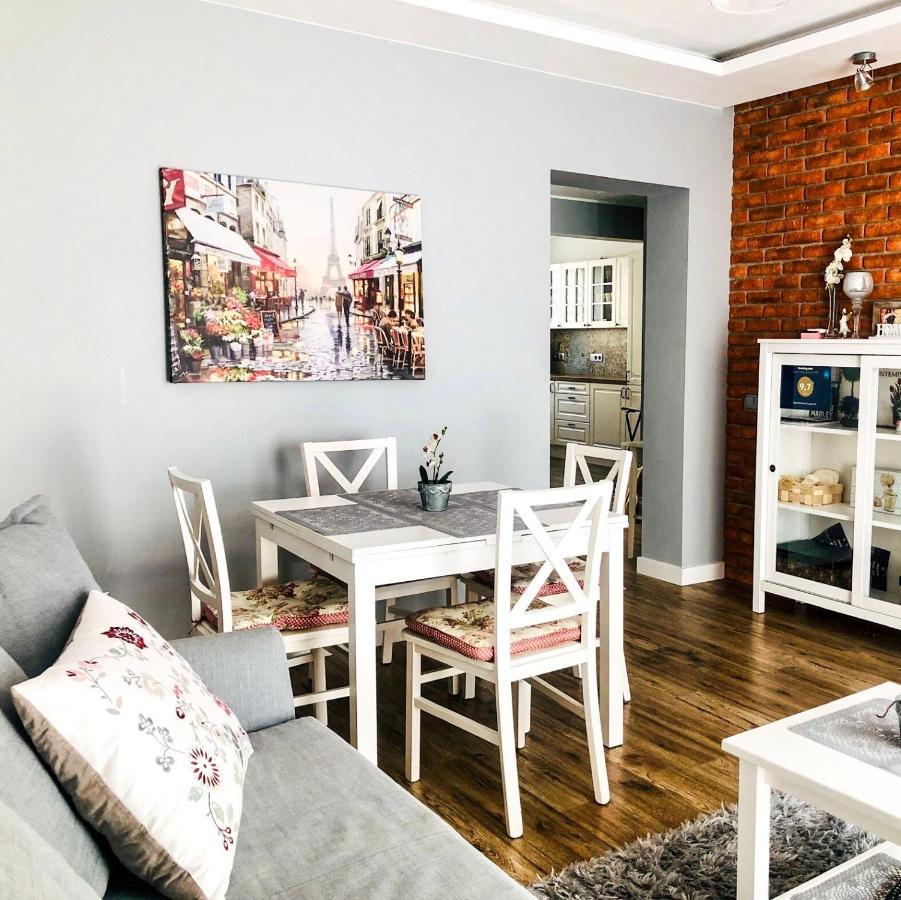 Apartament Luscinia Z 2 Sypialniami Krasków Exterior foto