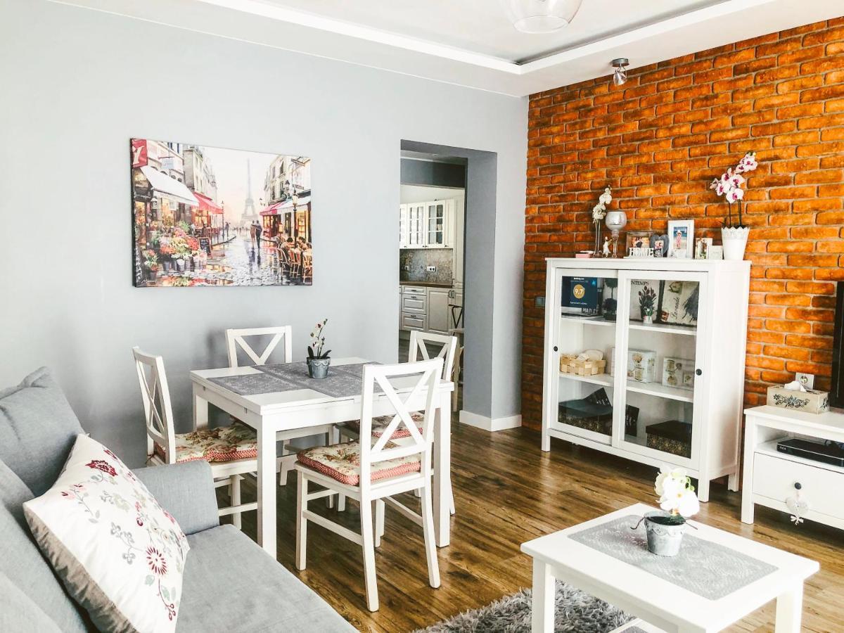 Apartament Luscinia Z 2 Sypialniami Krasków Exterior foto